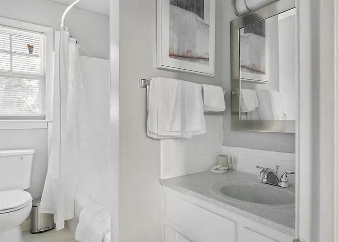 Landing - Modern With Amazing Amenities *